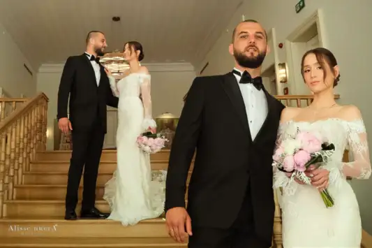 Ünlü Boksçu İbrahim Giydirir ve Defne Usta'nın Düğününe Alisse nuerA'nın Fransız Dantelli Gelinliği Damga Vurdu