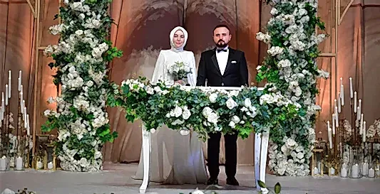 Merve Tanrıöğen Gelinlik Tercihi Alisse nuerA Oldu